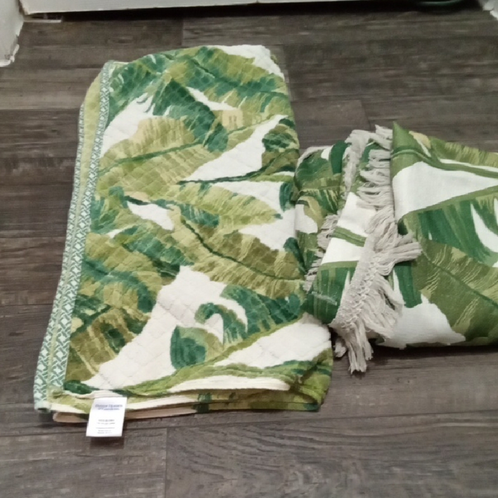 Better Homes And Gardens Green and White Bath Towels Botanical Design